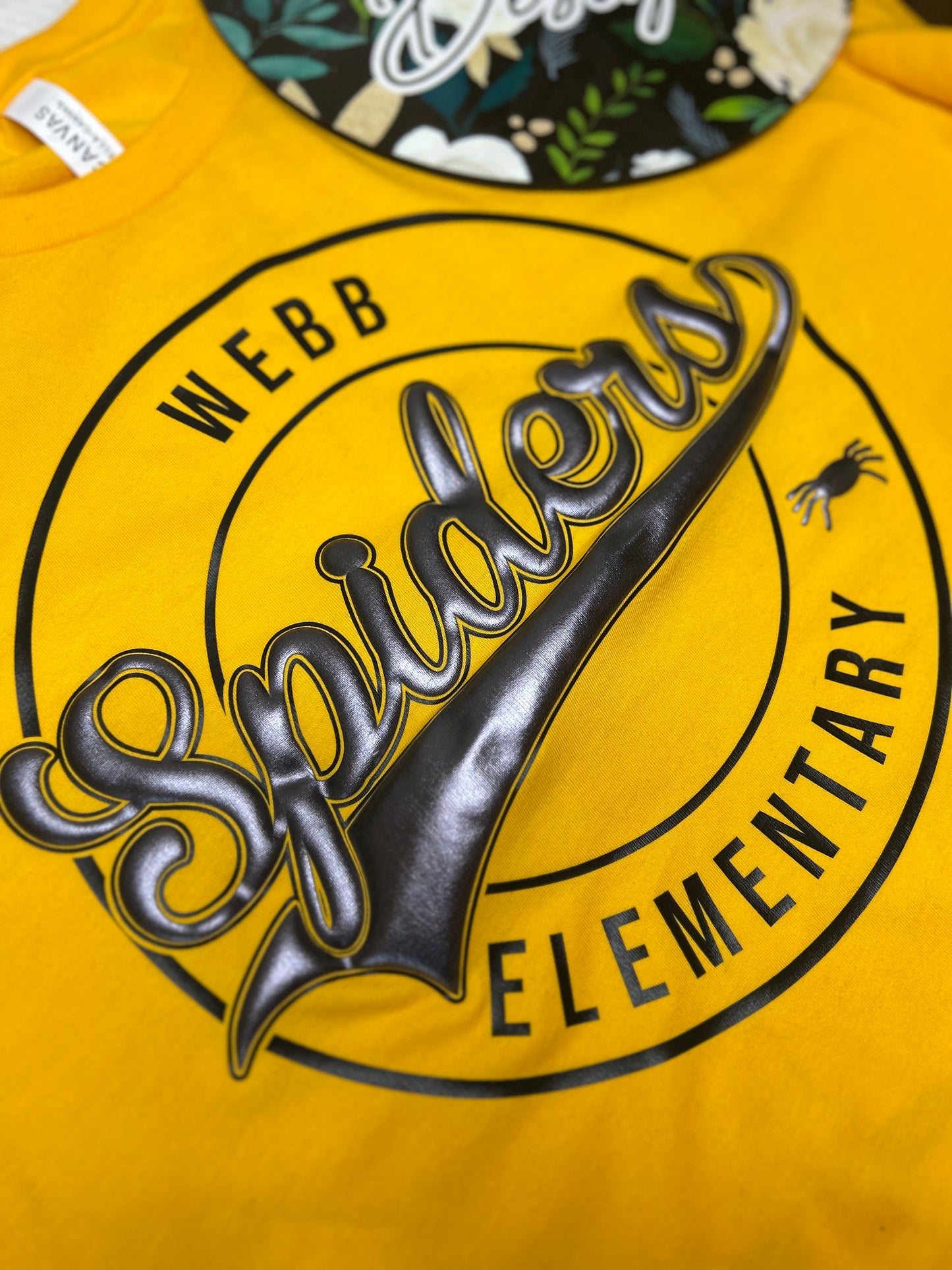 Webb Elementary Spiders Metallic Puff Circle Design